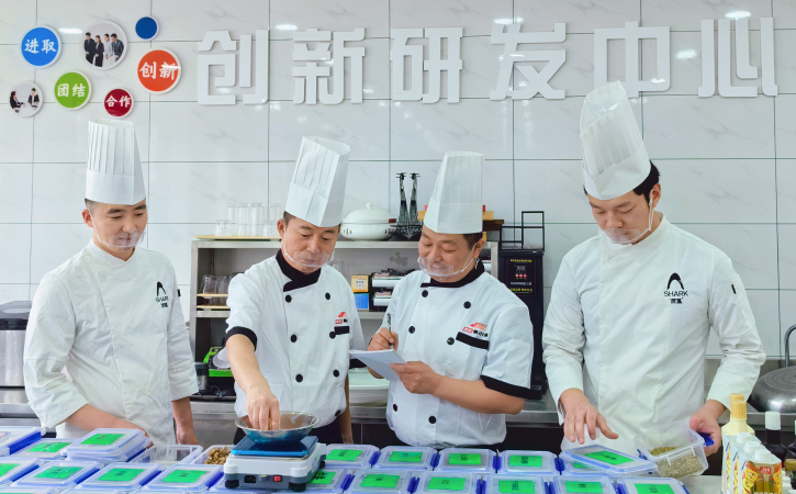 學無止境、共享研發(fā)、日積硅步，做餐飲強企